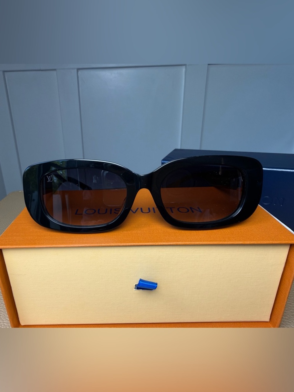 Louis Vuitton Black Frame Sunglasses with Brown Gradient Lenses